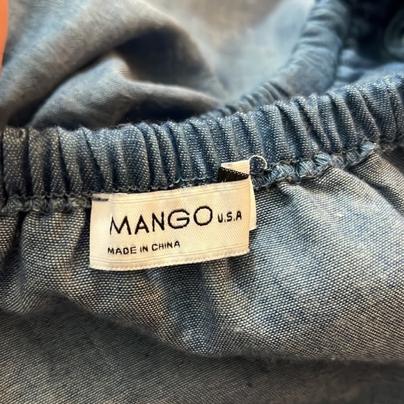 Embroidered ruffle top 🖤 - Picture 10 of 13